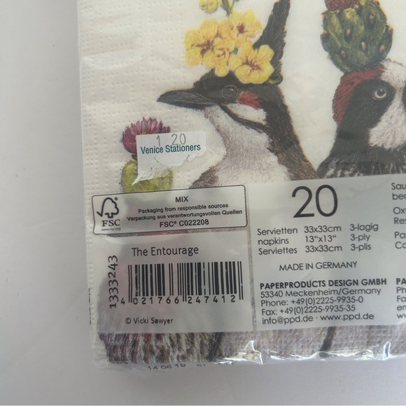 PAPER PRODUCTS DESIGN NAPKINS AND NAPKIN HOLDER NWT - Picture 13 of 14